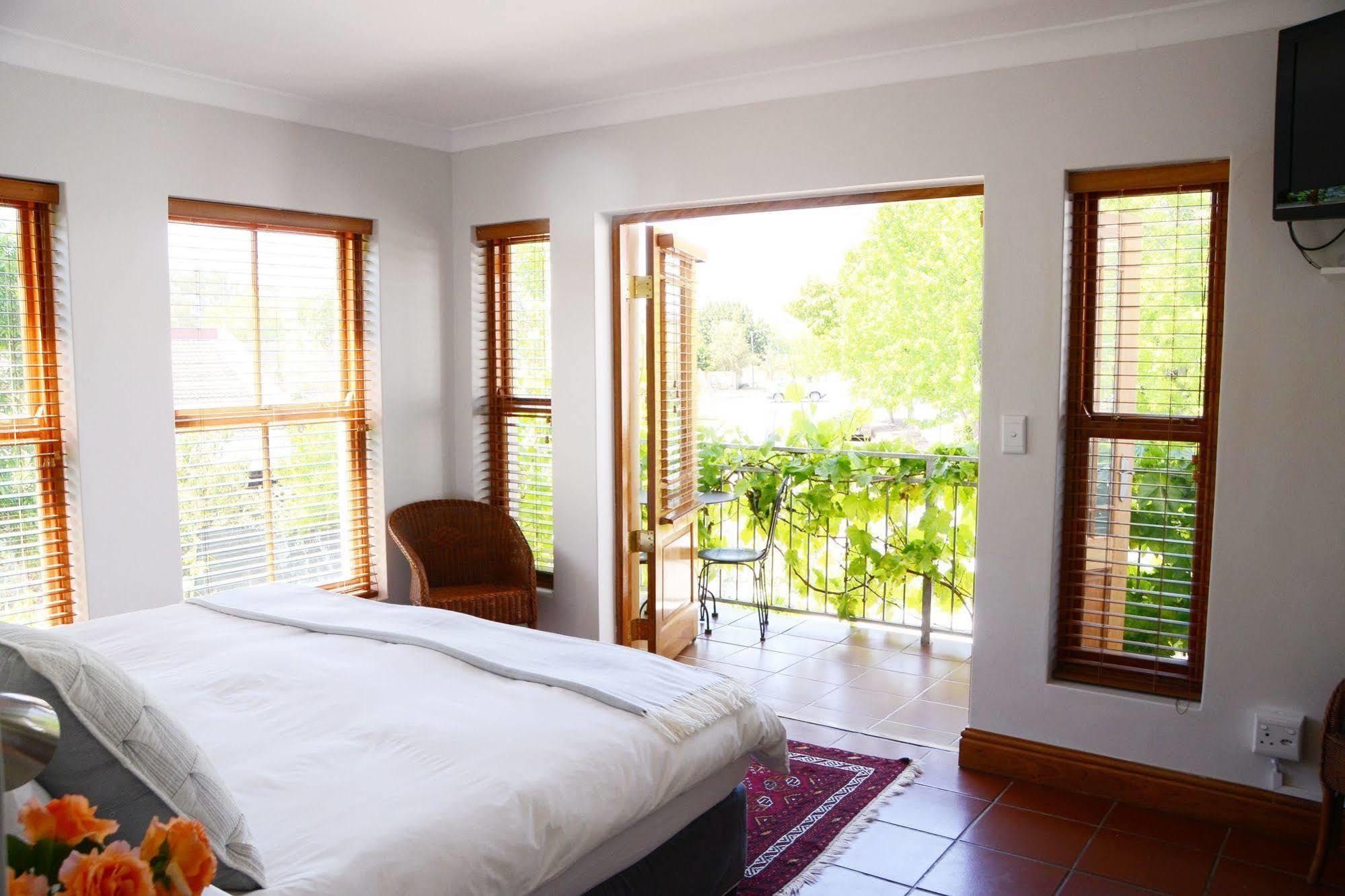 Penelope'S Stellenbosch Bed & Breakfast Exterior photo