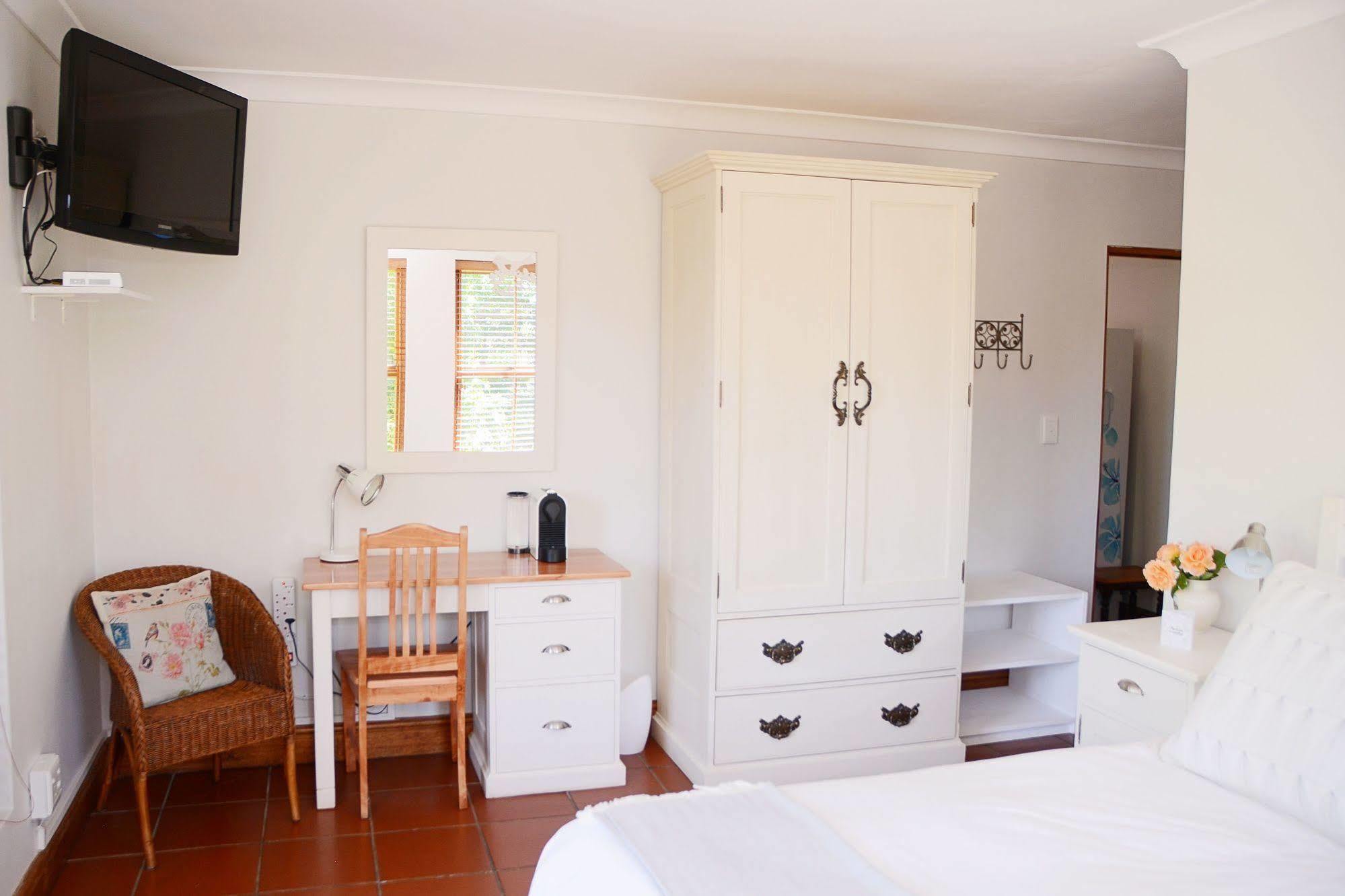 Penelope'S Stellenbosch Bed & Breakfast Exterior photo